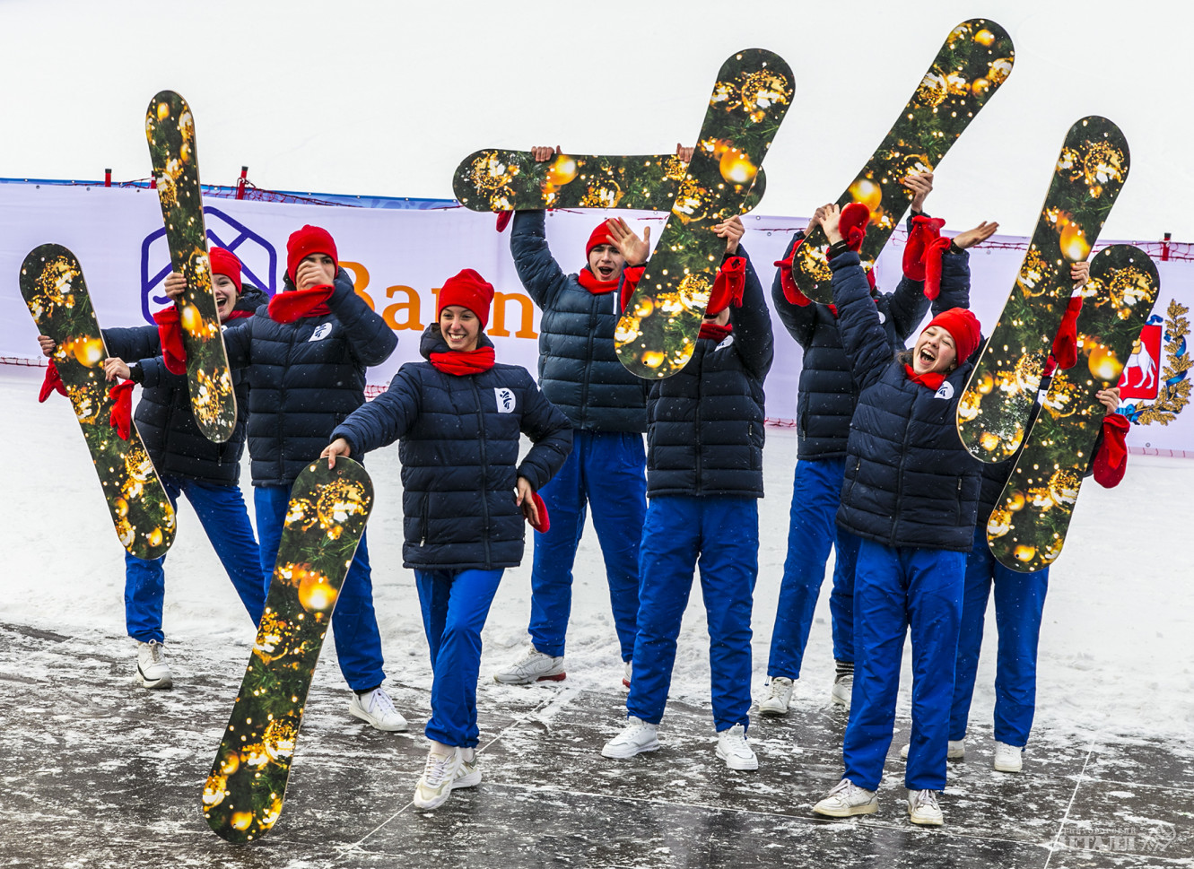 Для сборной России по сноуборду первый день первого этапа Кубка мира, который третий раз принимает горнолыжный центр «Металлург – Магнитогорск», прошёл удачно: одно золото и одна бронза.(фото 1)