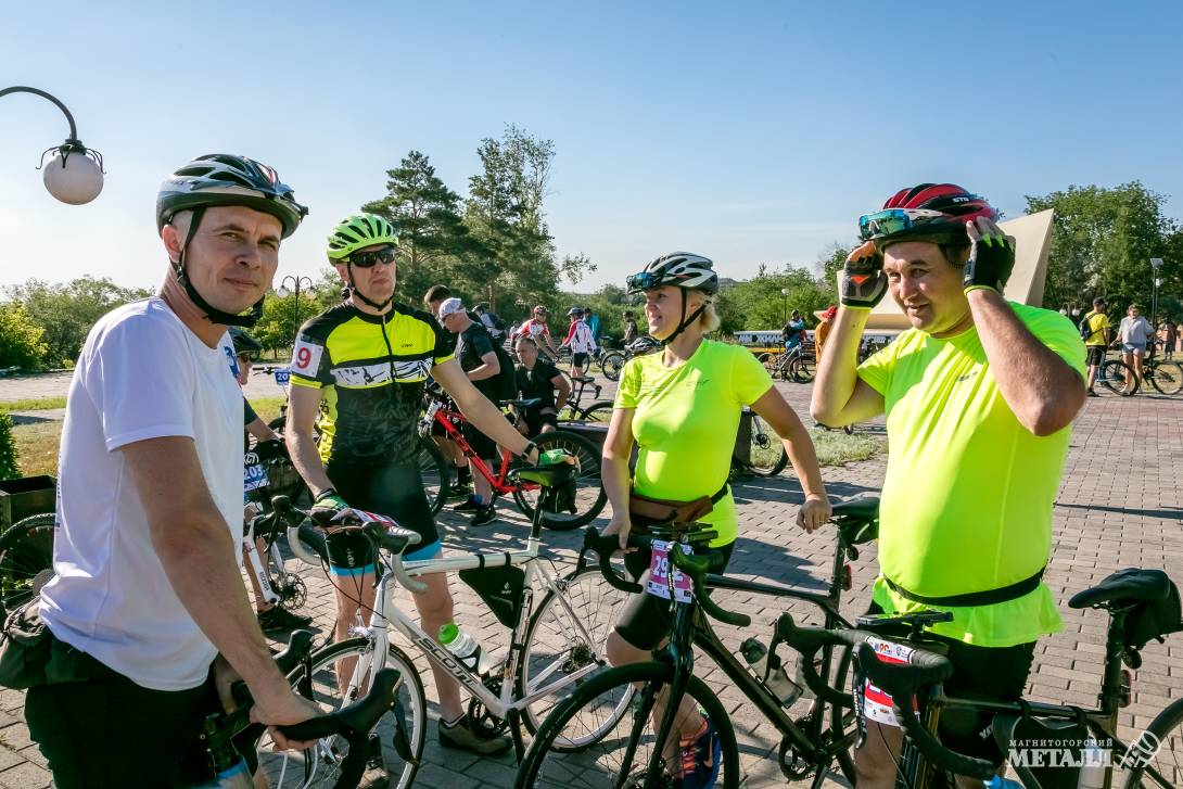 Более 400 велосипедистов участвовали в 12-й велогонке из Магнитогорска до горнолыжного центра на озере Банное.<br />
(фото 9)