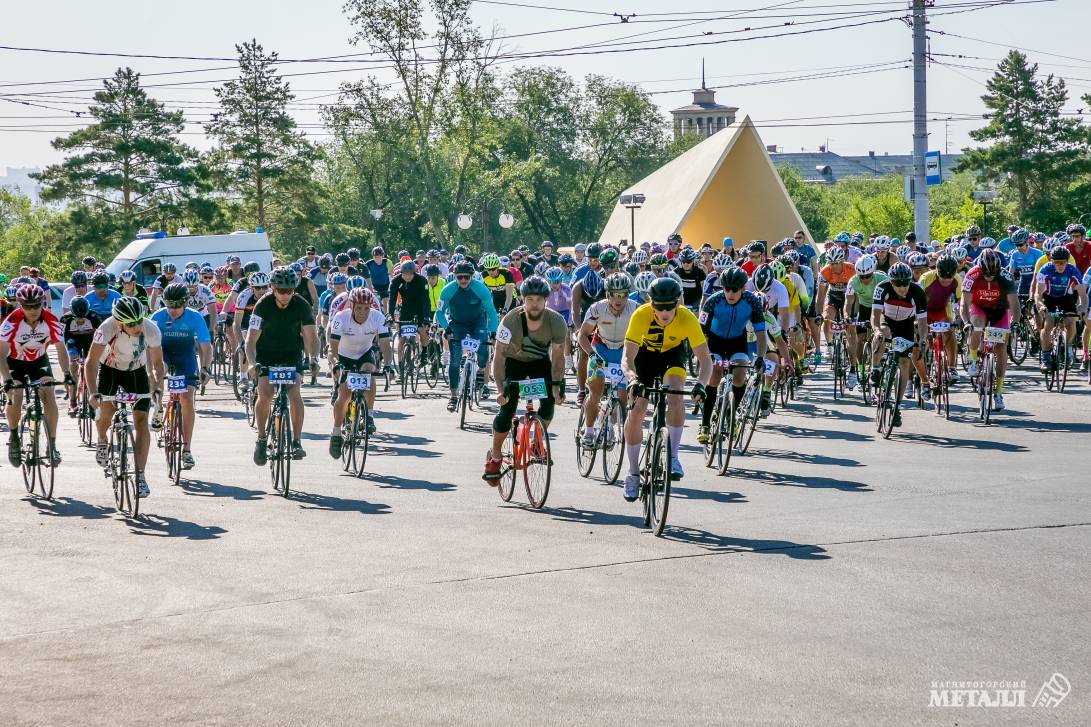 Более 400 велосипедистов участвовали в 12-й велогонке из Магнитогорска до горнолыжного центра на озере Банное.<br />
(фото 22)