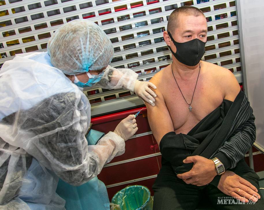 Новый пункт вакцинации от коронавирусной инфекции и от сезонного гриппа открылся в «Арене-Металлург».<br />
(фото 2)