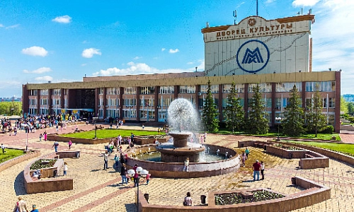 Здесь учат  творчеству  и добру!