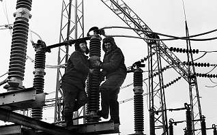 эл. подстанция. март 1972 год эл. подстанция. март 1972 год