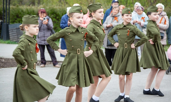 Становится историей война