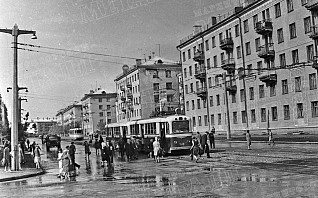 остановка Гагарина после дождя остановка Гагарина после дождя