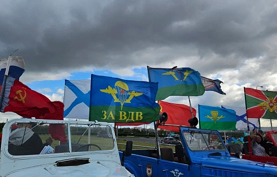 Им дружба с небом дорога