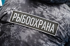 Ружьё, лодка и вода