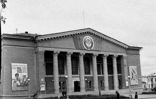 Город строился быстро