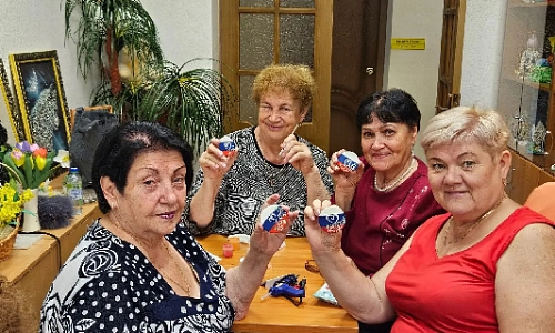 Брошь в честь праздника