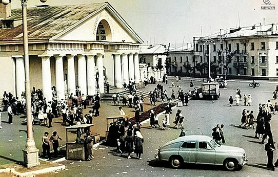 Город строился быстро