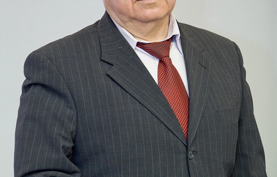 Труженик, общественник, законотворец
