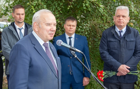 Честно жил, честно работал