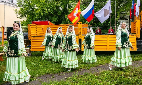 Песни, танцы и рыцарские бои