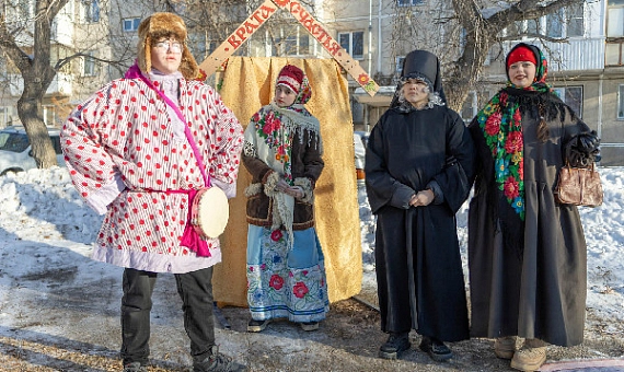 Песни, конкурсы, блины…