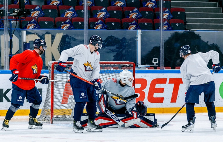 Восточная классика: противостояние и подарки болельщикам