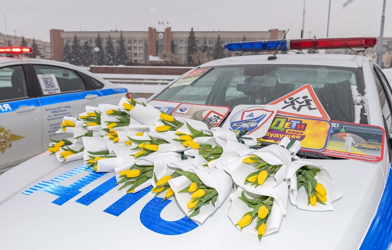 Дарите женщинам цветы