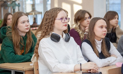 Студентам – опыт, школам – помощь