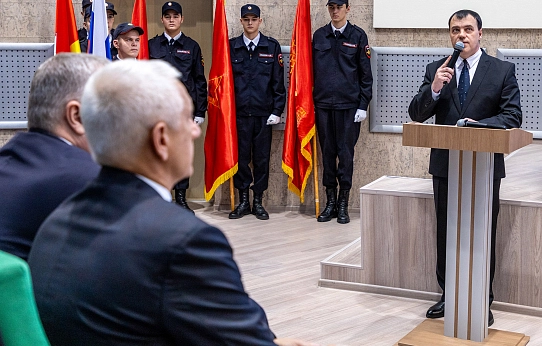 Из одного сукна спецовка и шинель