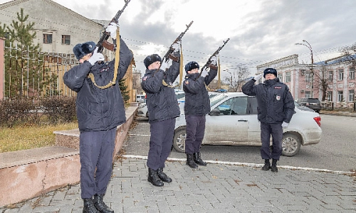 Служба дни и ночи…