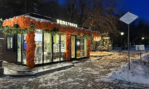 У кого вход гостеприимней?