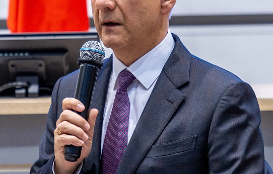 Из одного сукна спецовка и шинель