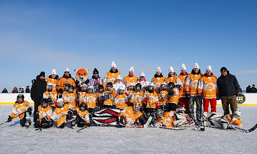 Три юрты на берегу озера