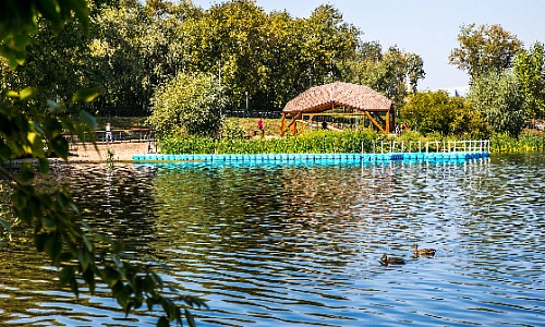 Зонты и шезлонги — в «запасники»