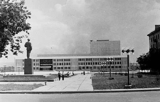 Город строился быстро