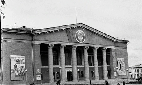 Город строился быстро