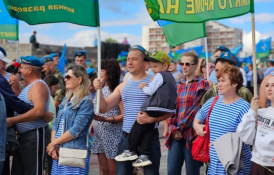Им дружба с небом дорога