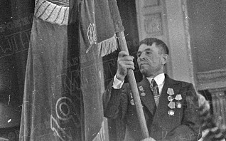 Вручение переходящего Красного Знамени Вручение переходящего Красного Знамени