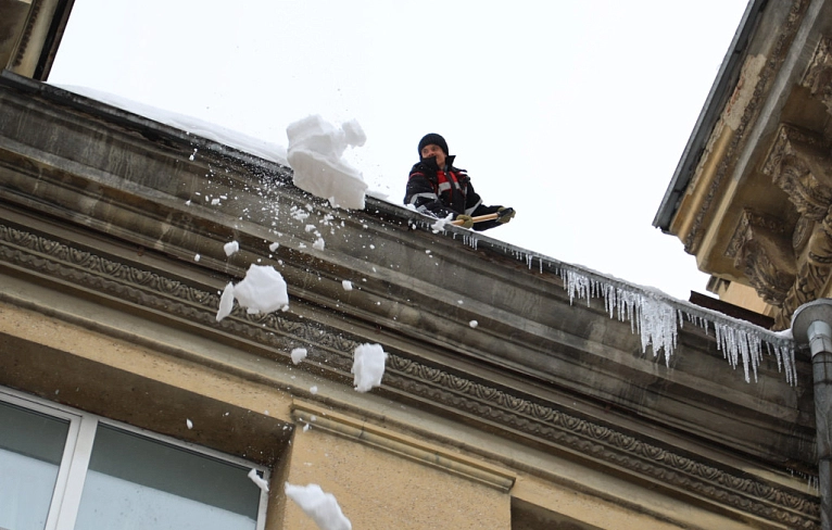 Крыши чистят ежедневно