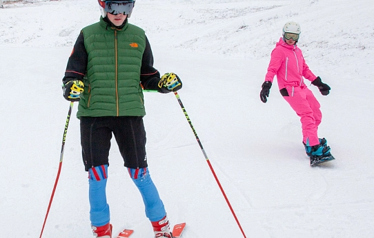 Йети мчится по склону