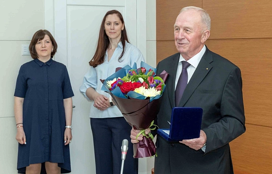 За верность профессии