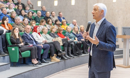 Понимать и слышать друг друга