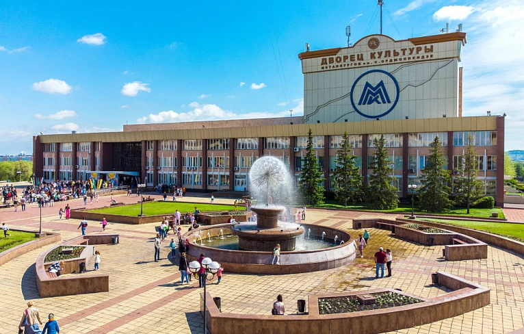 Здесь учат  творчеству  и добру!