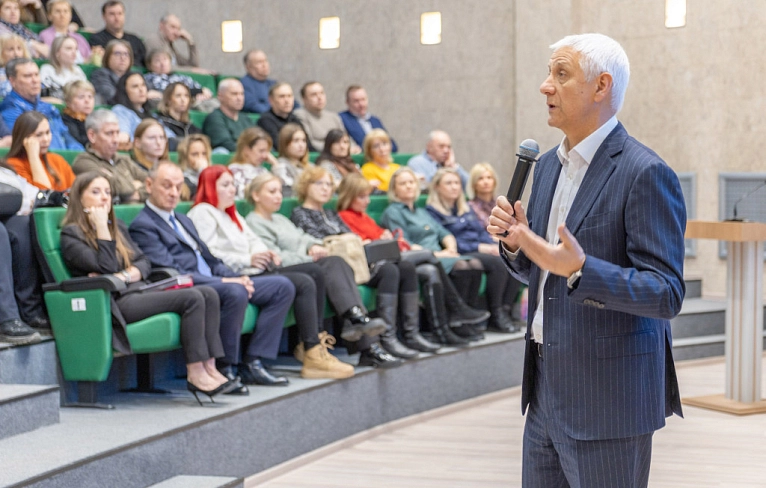 Понимать и слышать друг друга