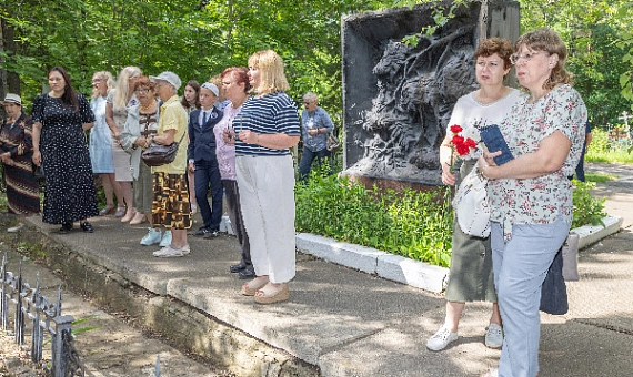 Вспоминая поэтов-первостроителей