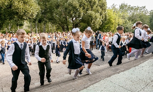 Стартует запись в школы