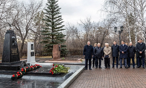 «Трудовая слава комбината будет вечной памятью ему»