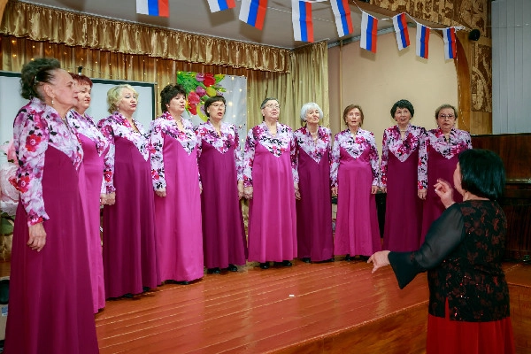 «Сегодня праздник у девчат…»