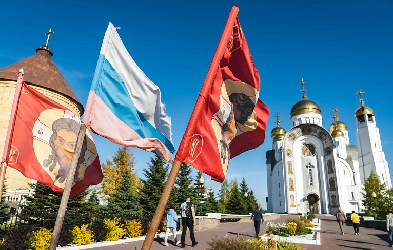 Три главных цвета страны