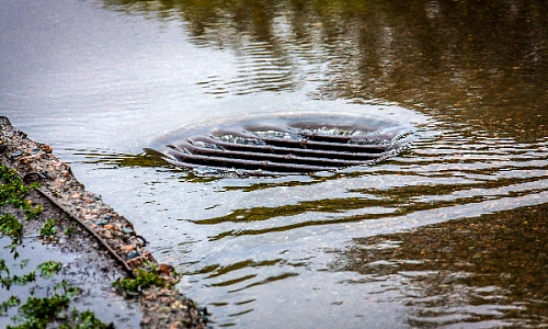 Затоплены подвалы и дороги
