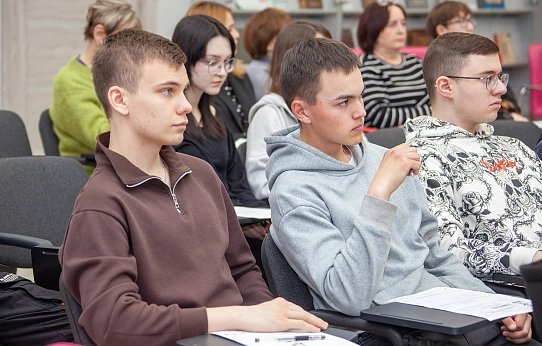 «Не позволим переписать историю»