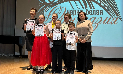 Под аккорды фортепиано