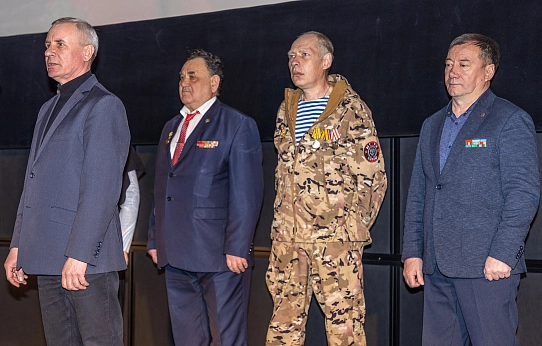 Встретиться, поговорить, обняться…