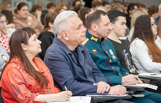 «Не позволим переписать историю»