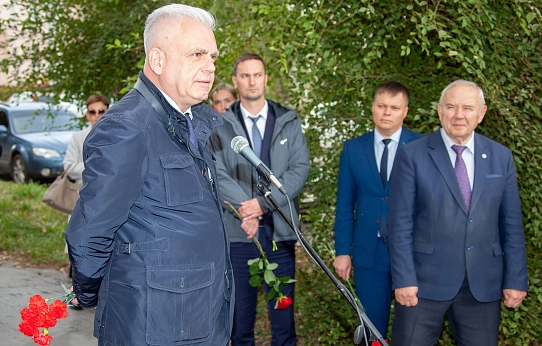 Честно жил, честно работал