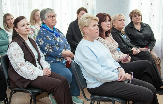 Мама пишет орфограмму