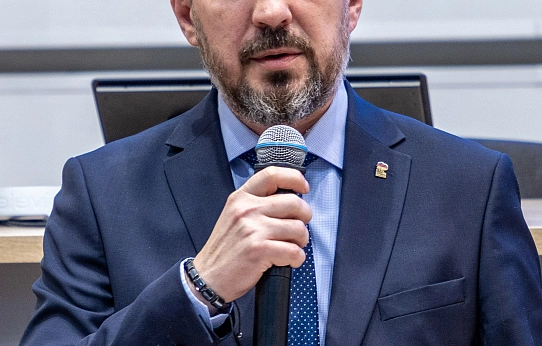 Из одного сукна спецовка и шинель